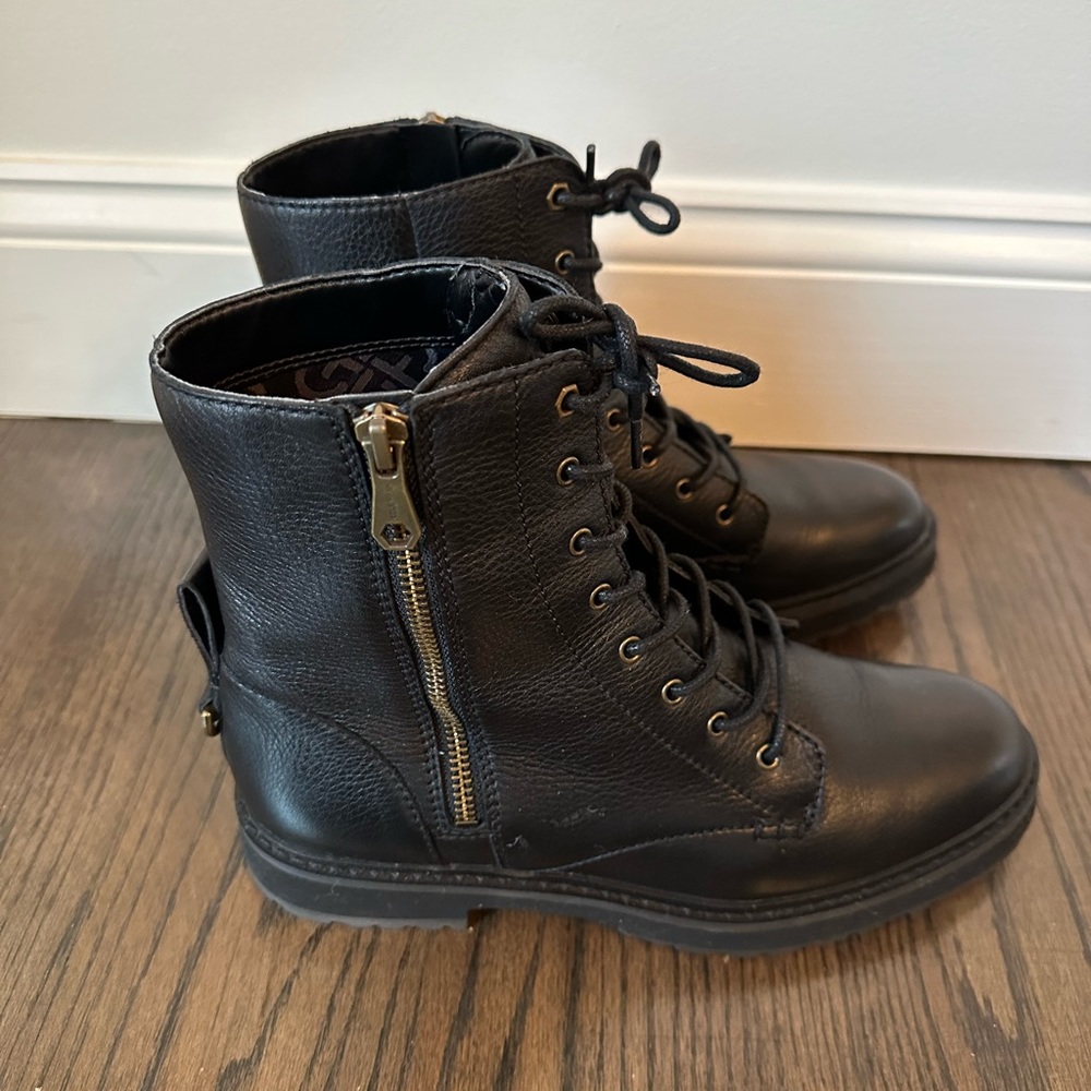 Cole Haan Women’s Greenwich Lace-up Booties size 8, only worn a couple times